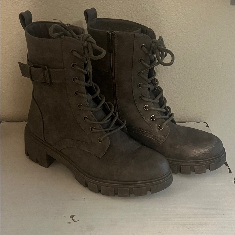 Women's Gray Lace-Up Ankle Boots